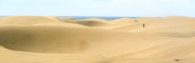 Maspalomas Kumulu. Kumullarin üzerinde yürümek cok zevkli