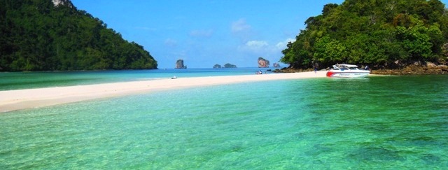 Tub Island snorkel icin ideal. Ayrica formu da cok ilginc. üc adacigi birbirine baglayan beyaz kumsal med-cezir durumuna göre yok olup geri geliyor.