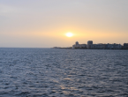 Sonnenuntergang am Golf von Izmir. Die Stadt  ist bekannt mit ihren weltoffenen und modernen Einwohner.